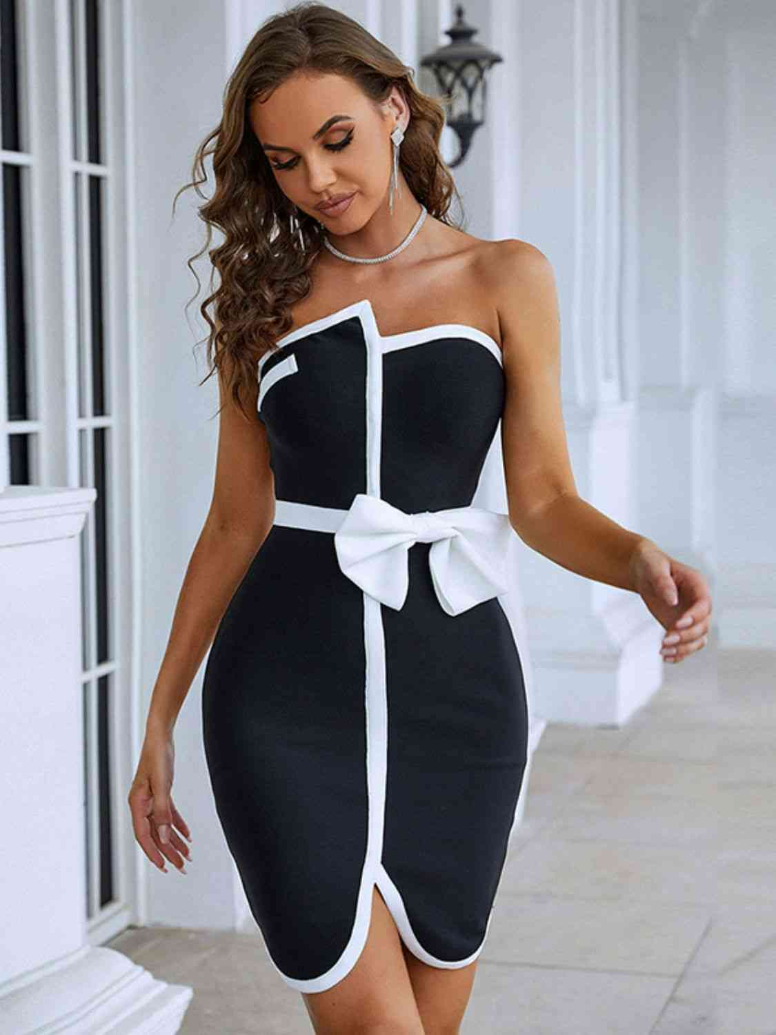 Adriana Madison Contrast Strapless Bow Detail Mini Dress